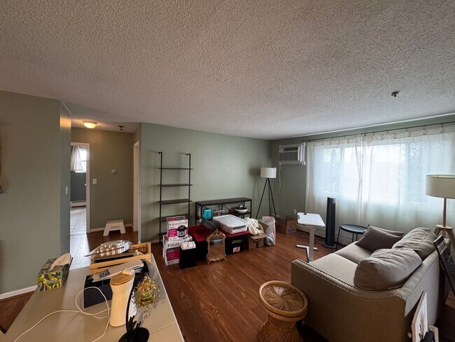 Building Photo - 2 Bed 1 Bath