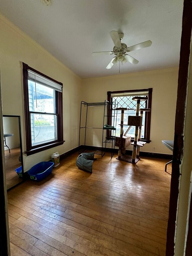 Building Photo - Spacious 5BR/2.5BA Home in Madison - Avail...