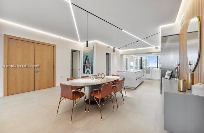 Building Photo - 5000 Island Estates Dr