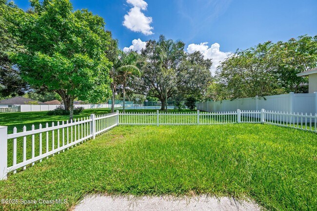 Building Photo - 1850 Emerald Green Cir