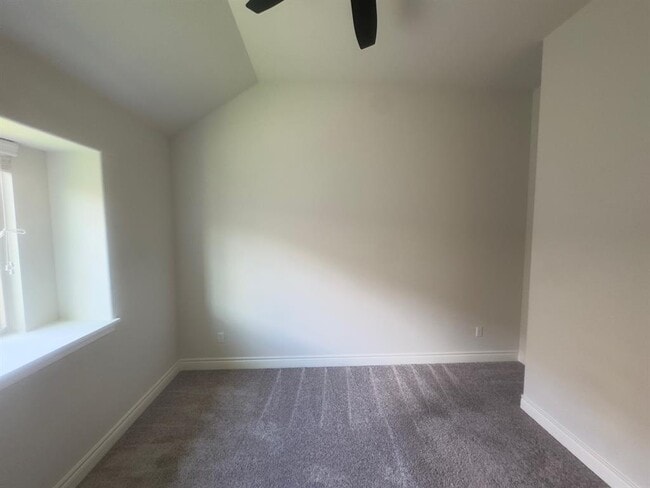 Building Photo - 150 Summer Pointe
