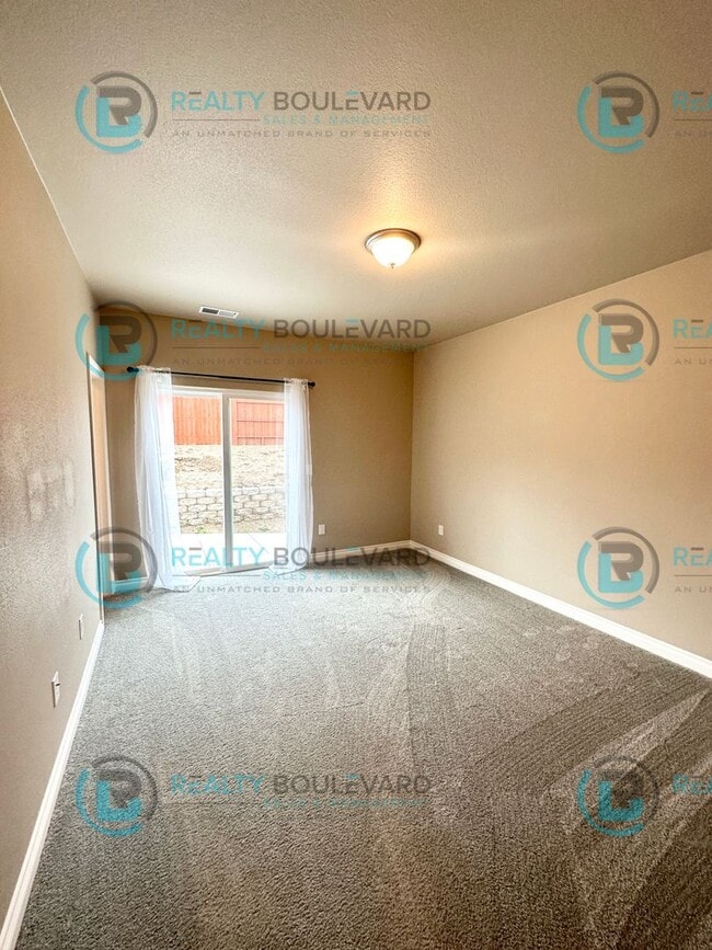Building Photo - Beautiful 3 Bedroom located in Cold Springs!