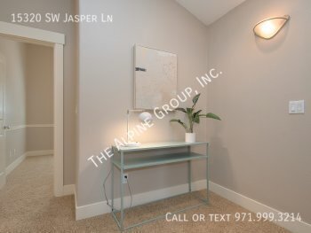 Building Photo - Beautiful Townhome in Quiet Neighborhood!