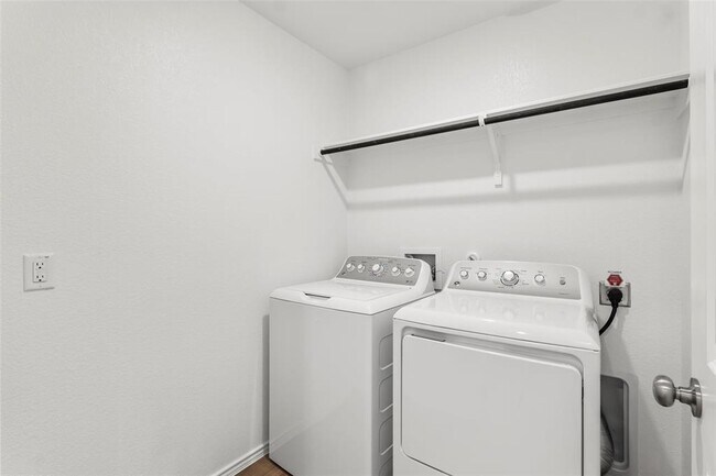 Building Photo - 625 Waterway Ave