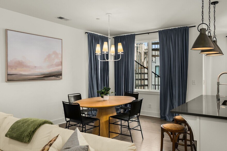 Building Photo - 1613 Marshall Hollow Dr