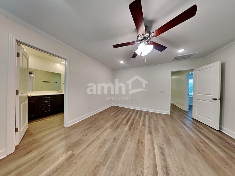 Building Photo - 1950 Weeping Cypress Dr