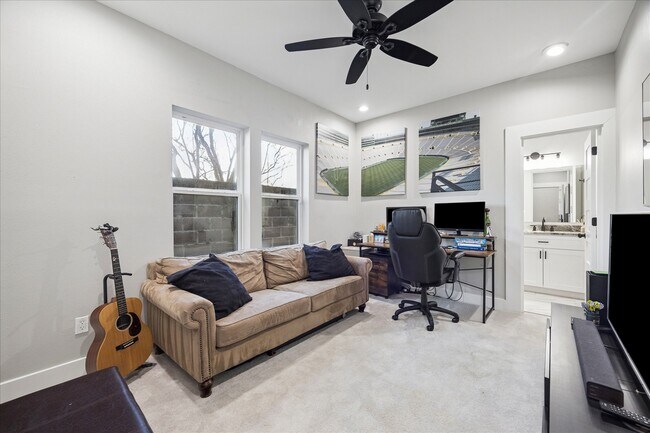 Building Photo - 2108 Oatfield Dr
