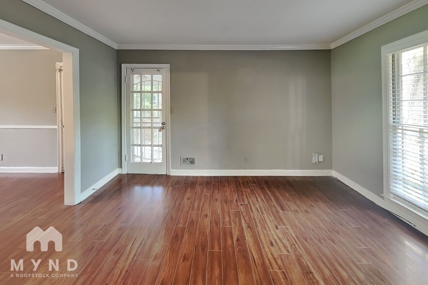 Building Photo - 990 Lynhurst Dr SW