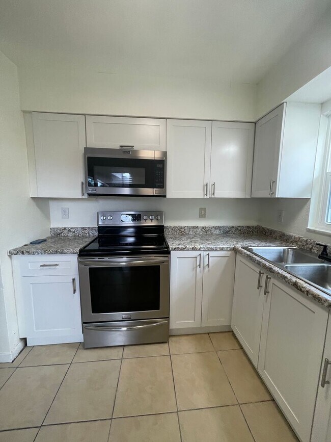 Building Photo - FIRST MONTH FREE - Cozy 2 bed 2 bath in Winter Park