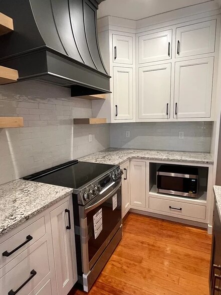 Building Photo - 504 Broadway St