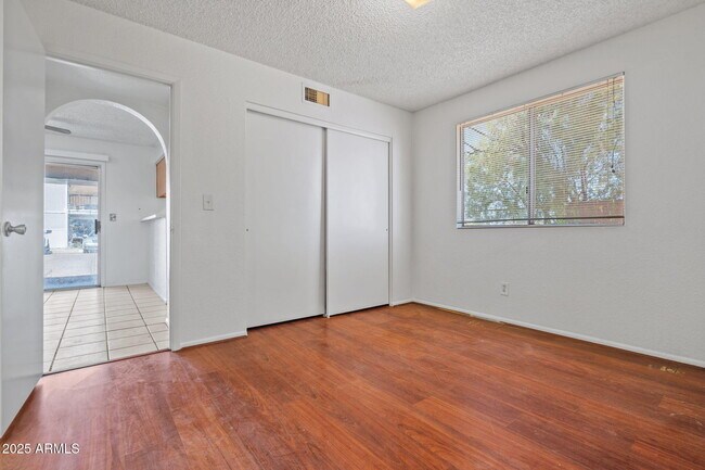 Building Photo - 9928 E Birchwood Ave