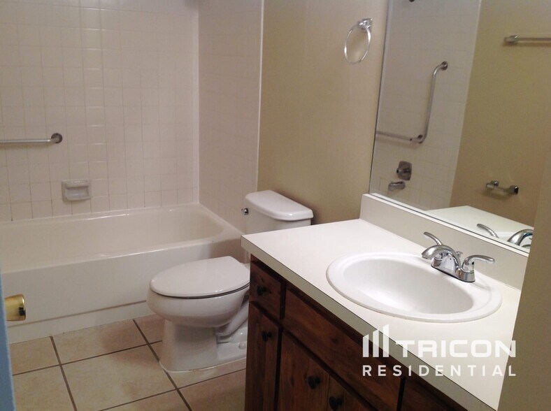 Building Photo - 7252 Riverbank Dr