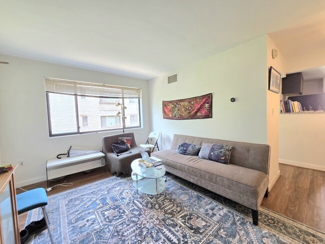 Building Photo - 3821 Davis Pl NW