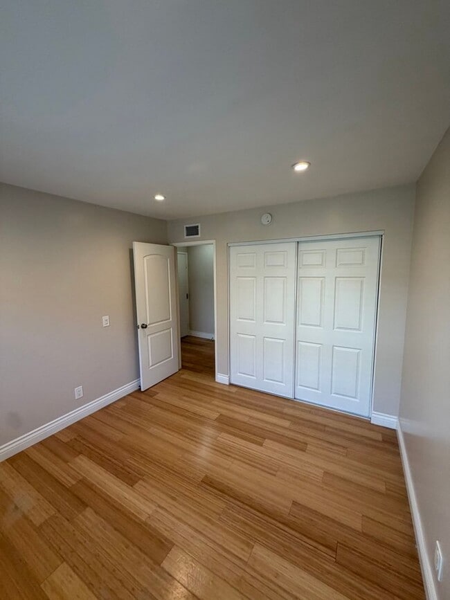 Building Photo - Beautiful 3 Bedroom Home in Avocado Heights