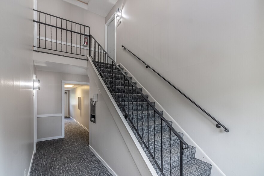 Building Photo - 2219 Marwood Dr