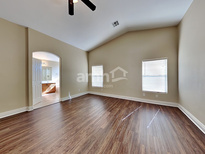 Building Photo - 8845 Red Fox Dr