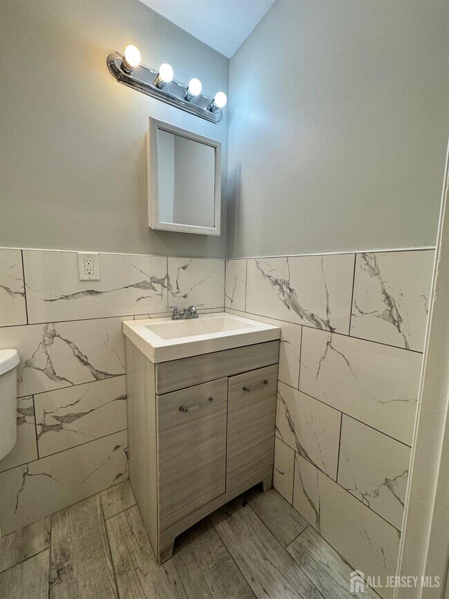 Building Photo - 61 N Grove St