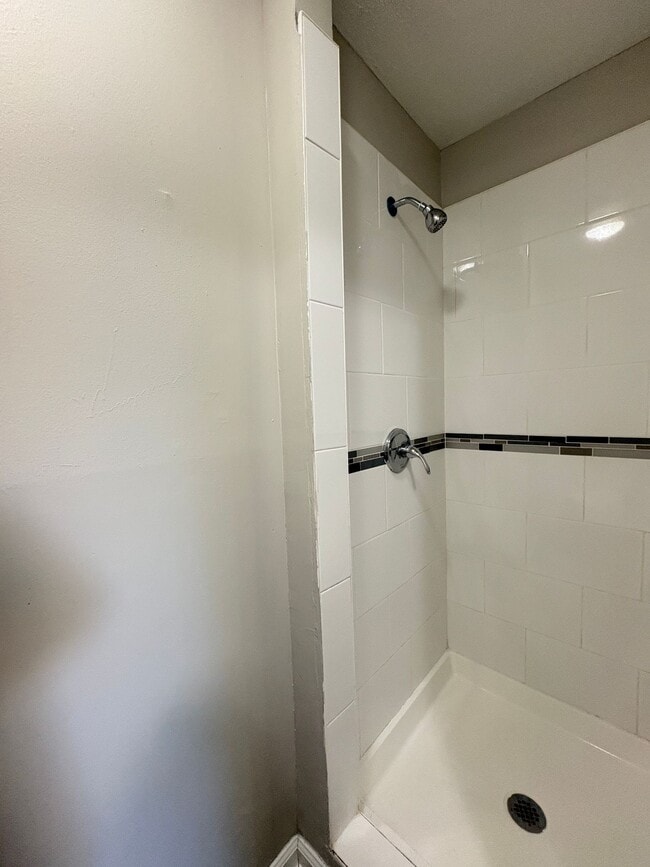 Building Photo - Bellagio West Living I