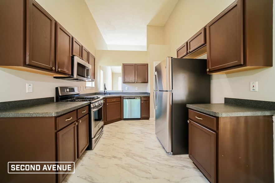 Building Photo - 300 Stones Throw Dr
