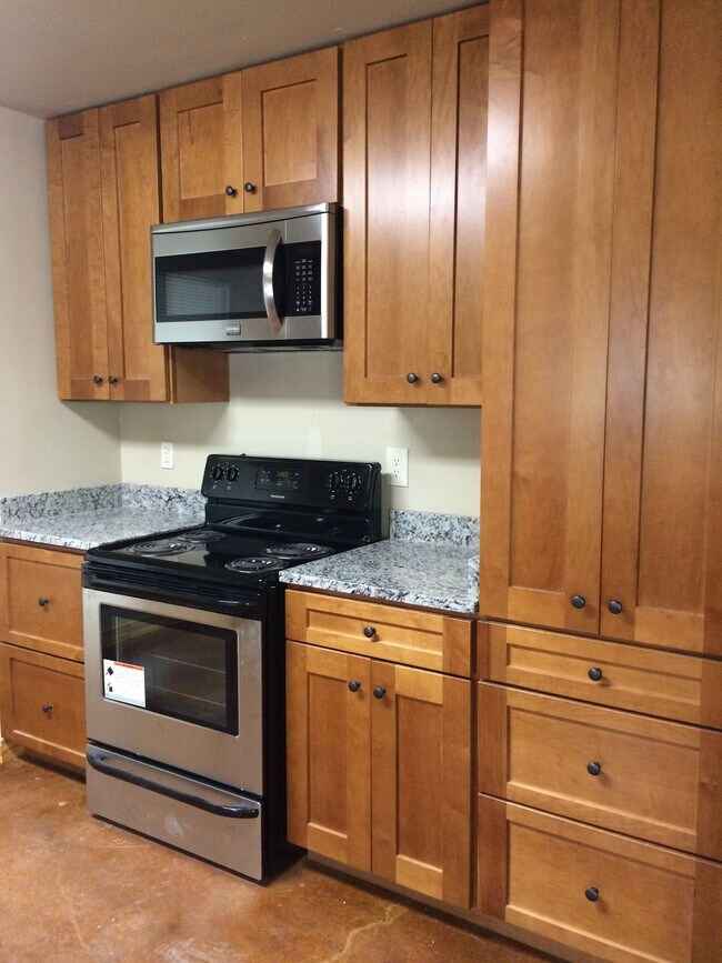 Building Photo - 16623 Bristoe Ave