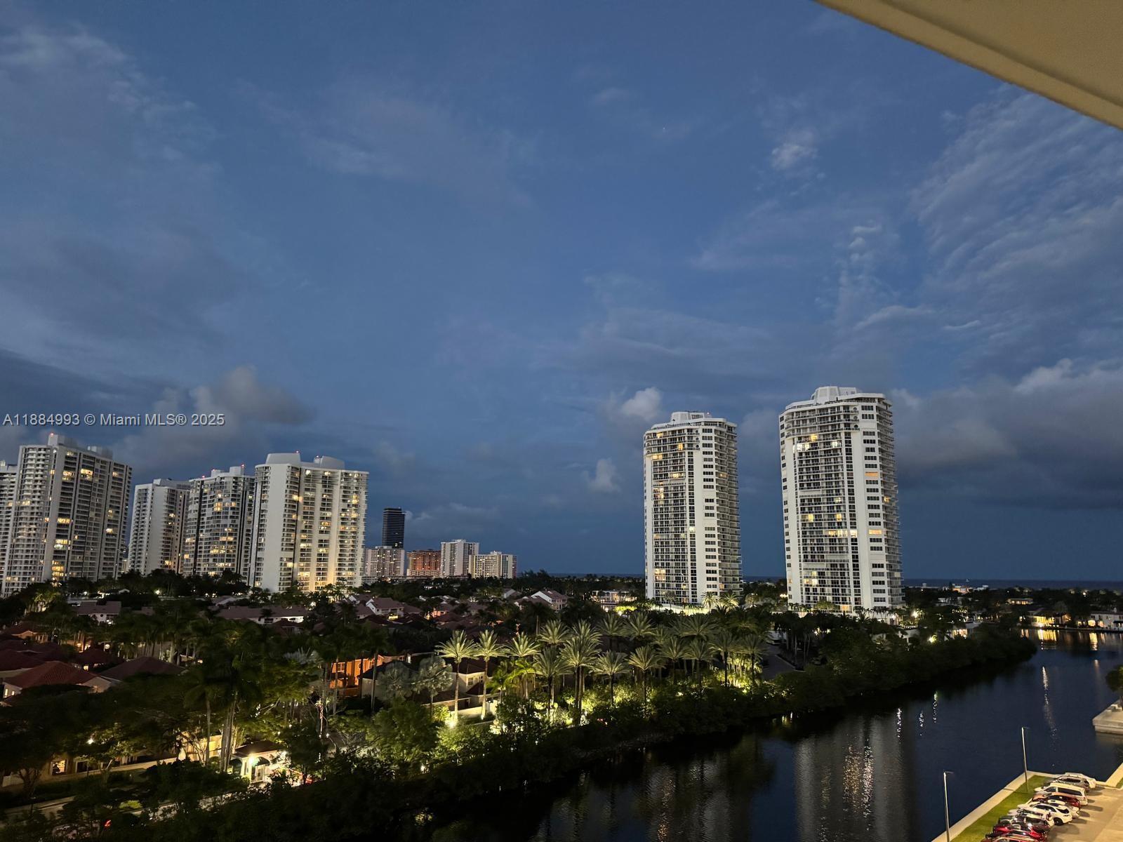 Building Photo - 3701 N Country Club Dr