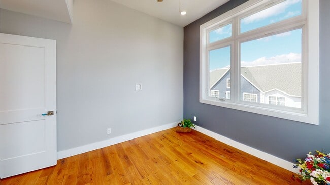 Building Photo - $1655 per Bedroom | 8BR Townhome in Fort S...