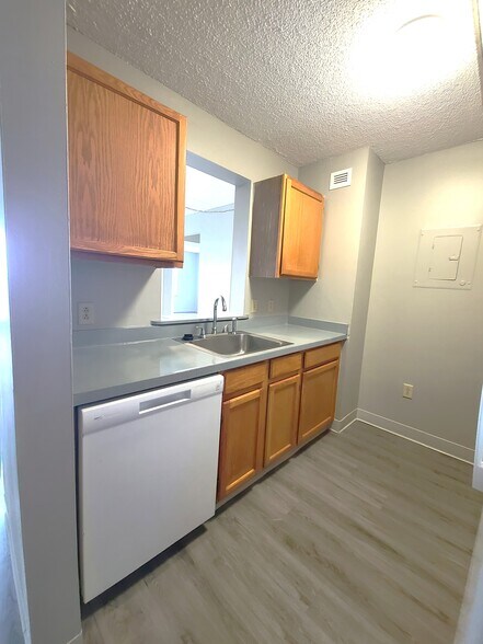 Building Photo - 1 S Point Dr