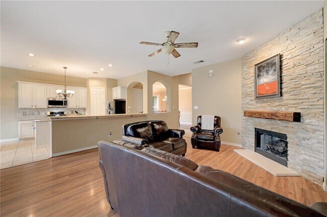 Building Photo - 2605 Tumbling River Dr