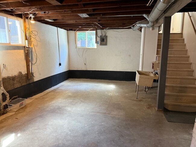 Building Photo - 2BR + Office Seward Park Home w/ A/C & 125...