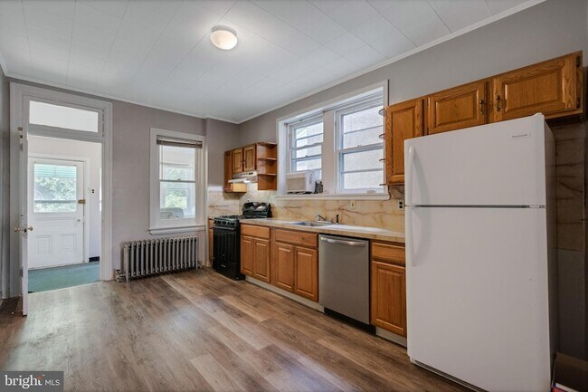 Building Photo - 427 Ripka St