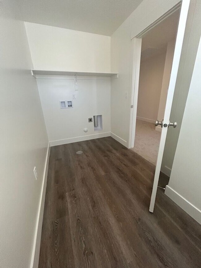 Building Photo - Move In Ready 4 Bedroom Home!