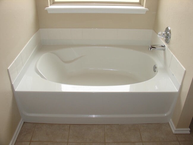 Building Photo - 4 Bd / 2 Ba in Valencia - Deer Creek Schools