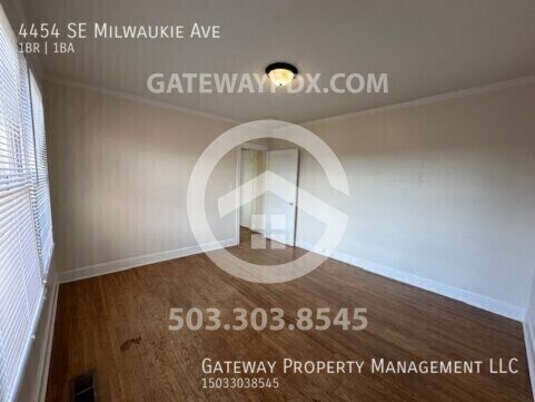 Building Photo - 4454 SE Milwaukie Ave