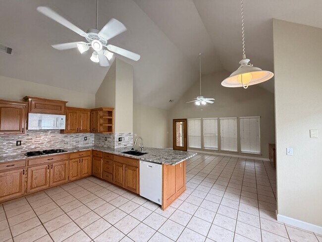 Building Photo - Right On The Green- 3 Bedroom Updated Home on Battle Creek