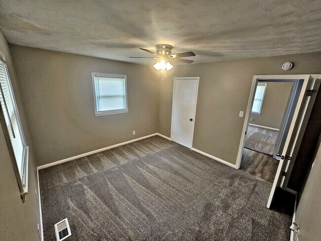 Building Photo - HOUSE FOR RENT - DECATUR