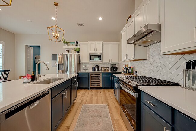 Building Photo - 909-A W 35th St