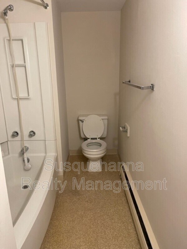 Building Photo - 1051 Henn Ave