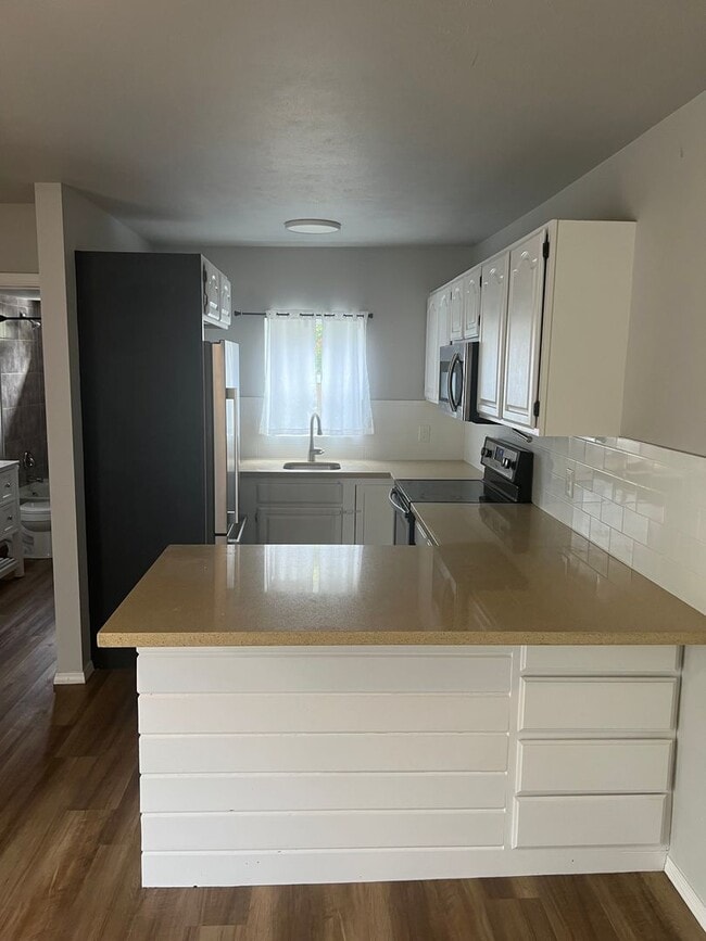 Building Photo - "PENDING APPLICATION" Charming 1 Bed/ 1 Bath Home with Large Yard