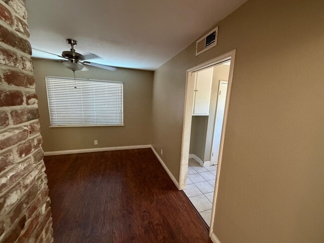 Building Photo - 4752 Crestview Dr
