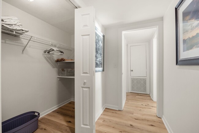 Building Photo - Lake Talquin - LAKEFRONT- Furnished 3 bedr...