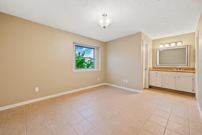 Building Photo - 19907 Lions Gate Dr