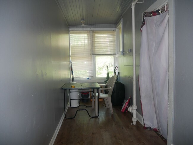 Building Photo - 544 N 6th St