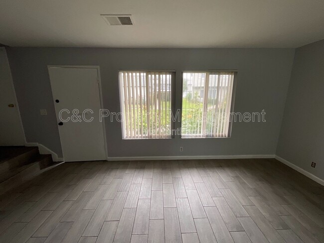 Building Photo - 292 Grecia Ct