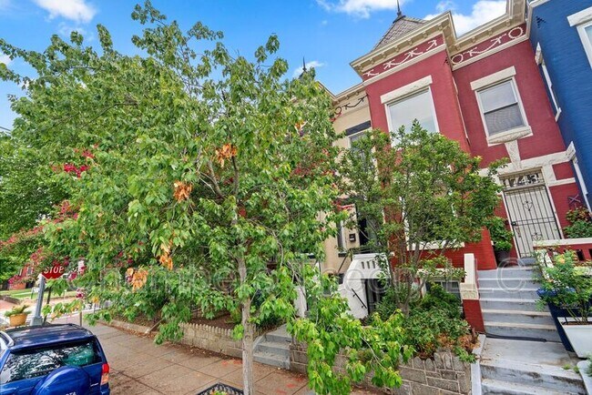 Building Photo - 1745 1st St NW