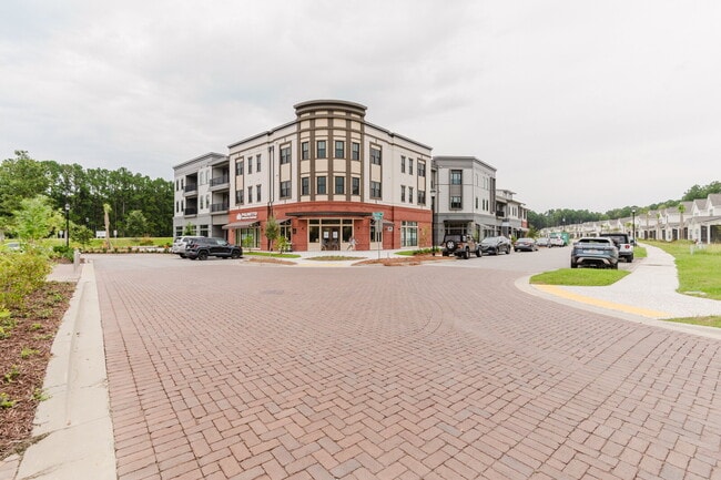 Building Photo - Be the first to Live in the Washington Square Apartments!