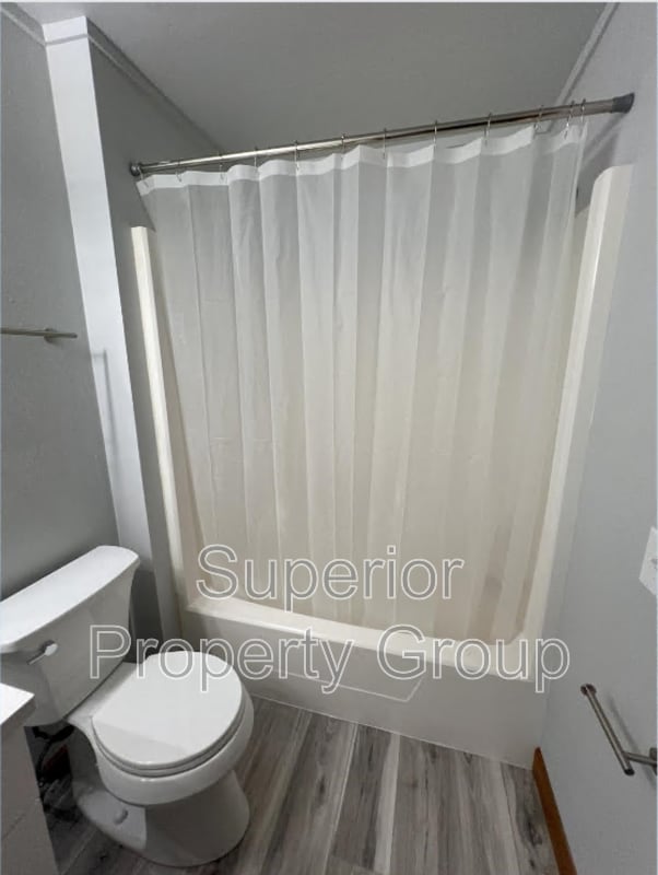 Building Photo - 2 S Wickham Ct