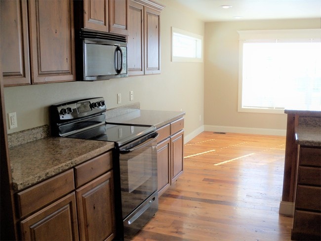 Building Photo - 6240 Gray Hawk Way