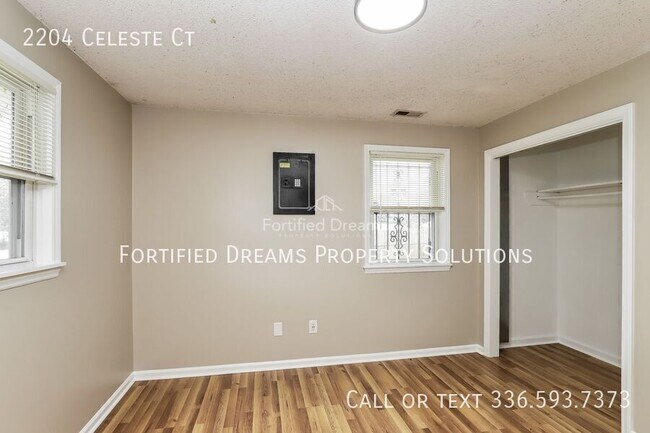 Building Photo - 2204 Celeste Ct