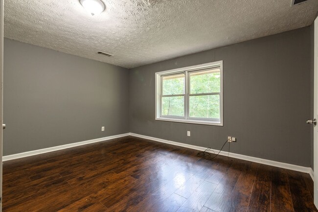Building Photo - 2502 Rosebud Rd