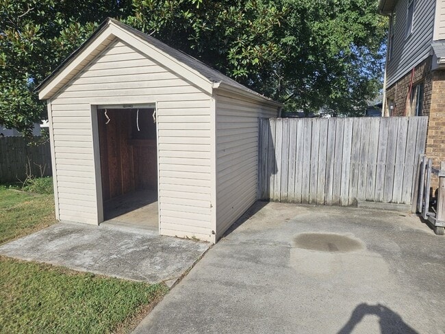 Building Photo - 809 Mason Tucker Dr